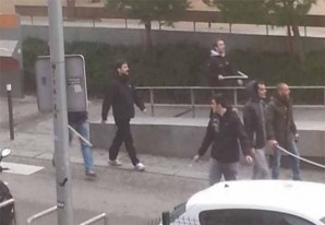 Video de la batalla campal entre hinchas de futbol en Madrid. Un muerto Video de la batalla campal entre hinchas de futbol en Madrid. Un muerto