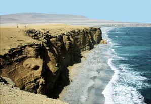 Turistas como cancha visitan Paracas y las Islas Ballestas Turistas como cancha visitan Paracas y las Islas Ballestas