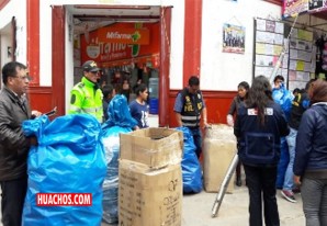 En una simple redada de tiendas y comercio ambulatorio, decomisan 1800 productos tóxicos En una simple redada de tiendas y comercio ambulatorio, decomisan 1800 productos tóxicos