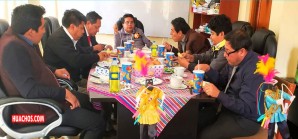 El alcalde de Huachos disfrutando en la mesa de los grandes de Castrovirreyna | VIDEO El alcalde de Huachos disfrutando en la mesa de los grandes de Castrovirreyna | VIDEO