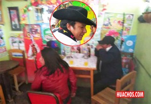 "Choclito", alcalde de Acraquia, se toma sus chelas en horario de oficina "Choclito", alcalde de Acraquia, se toma sus chelas en horario de oficina