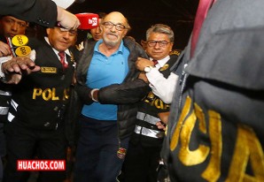 Fuerzas del orden capturan en Puenta Piedra al prófugo excongresista Edwin Donayre Fuerzas del orden capturan en Puenta Piedra al prófugo excongresista Edwin Donayre