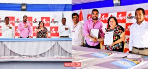 Como en los viejos tiempos de la escuela primaria con la maestra protectora Como en los viejos tiempos de la escuela primaria con la maestra protectora