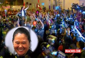 Apoteósica salida del calabozo de Keiko Fujimori con aires de fin de campaña electoral Apoteósica salida del calabozo de Keiko Fujimori con aires de fin de campaña electoral
