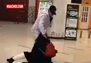 Policía china utiliza mano dura contra los que no usan máscaras | VIDEO Policía china utiliza mano dura contra los que no usan máscaras | VIDEO