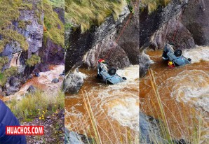 Temerario rescate de unos accidentados en la ruta Pisco-Huancavelica | VIDEO Temerario rescate de unos accidentados en la ruta Pisco-Huancavelica | VIDEO