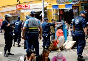 Las fuerzas del orden de Chincha cumplen con el control de aislamiento social Las fuerzas del orden de Chincha cumplen con el control de aislamiento social