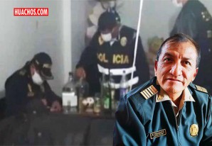 Intervienen en fiesta a efectivos de la PNP libando licor en compañia de chicas del barrio Intervienen en fiesta a efectivos de la PNP libando licor en compañia de chicas del barrio