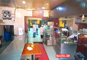 Cocina de una conocida pollería de la ciudad de Huancavelica era una mugre Cocina de una conocida pollería de la ciudad de Huancavelica era una mugre