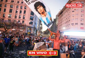 Miles despiden a Diego Maradona en la sede del Gobierno de Argentina | DIRECTO Miles despiden a Diego Maradona en la sede del Gobierno de Argentina | DIRECTO