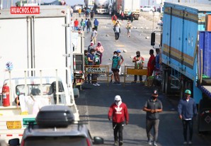 Exhortan a manifestantes a dejar pasar camiones con oxígeno medicinal Exhortan a manifestantes a dejar pasar camiones con oxígeno medicinal