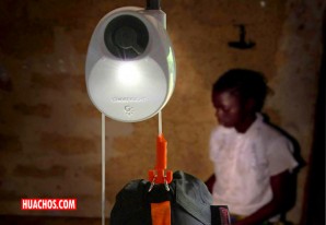 Inventan linternas que producen luz con la gravedad Inventan linternas que producen luz con la gravedad