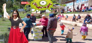 La alcaldesa de Maciste Díaz en Huachos, baila con su propio pañuelo La alcaldesa de Maciste Díaz en Huachos, baila con su propio pañuelo