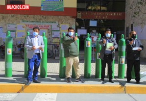 Alcalde de la provincia de Tayacaja entrega balones de oxígeno al Hospital de Pampas Alcalde de la provincia de Tayacaja entrega balones de oxígeno al Hospital de Pampas
