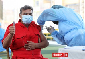 Bomberos de Ica son los primeros en recibir vacuna contra la COVID-19 Bomberos de Ica son los primeros en recibir vacuna contra la COVID-19