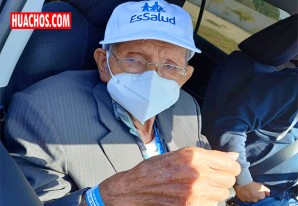 Don Joaquín y su esposa María, recibieron la primera dosis de Pfizer en Ica Don Joaquín y su esposa María, recibieron la primera dosis de Pfizer en Ica