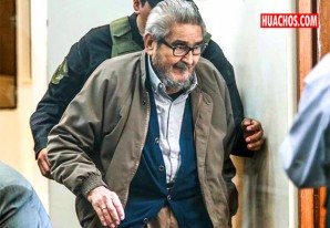 Abimael Guzmán fue trasladado en ambulancia a hospital local Abimael Guzmán fue trasladado en ambulancia a hospital local