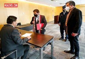 Jefe del Gabinete entrega oficio que formaliza inicio de negociaciones sobre Camisea Jefe del Gabinete entrega oficio que formaliza inicio de negociaciones sobre Camisea