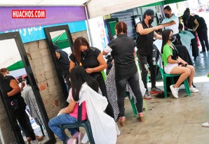 Iqueños donan cabellos para limpieza de playas tras derrame de petróleo Iqueños donan cabellos para limpieza de playas tras derrame de petróleo