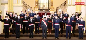 Pedro Castillo tomó juramento -sin sombrero- al nuevo gabinete ministerial de base estrecha Pedro Castillo tomó juramento -sin sombrero- al nuevo gabinete ministerial de base estrecha