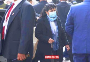 En medio de fuerte despliege policial, Lilia Paredes llega a la Fiscalía para declarar En medio de fuerte despliege policial, Lilia Paredes llega a la Fiscalía para declarar