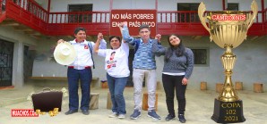 Los Castillo Paredes se auto-otorgaron un valioso trofeo por el lucrativo triunfo del jefe de la familia Los Castillo Paredes se auto-otorgaron un valioso trofeo por el lucrativo triunfo del jefe de la familia