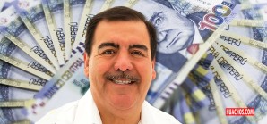 "Rocky" Hurtado, muerto de risa, dispone de plata como cancha... "Rocky" Hurtado, muerto de risa, dispone de plata como cancha...