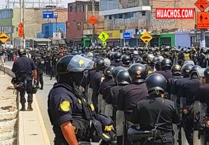 PNP ingresa al campus de la Universidad San Marcos para desalojar a manifestantes | VIDEO PNP ingresa al campus de la Universidad San Marcos para desalojar a manifestantes | VIDEO