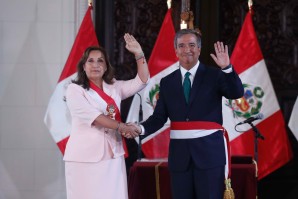 Presidenta Dina Boluarte toma juramento al titular del Ministerio de Producción Presidenta Dina Boluarte toma juramento al titular del Ministerio de Producción