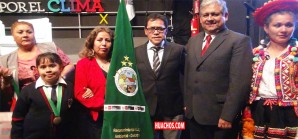 La maestra huachina Mabel Díaz Velazco fue premiada por el Ministro de Educación La maestra huachina Mabel Díaz Velazco fue premiada por el Ministro de Educación
