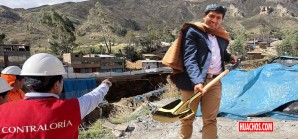 El rico alcalde, con su lampa de oropel, inaugura los trabajos del Malecón Independencia El rico alcalde, con su lampa de oropel, inaugura los trabajos del Malecón Independencia