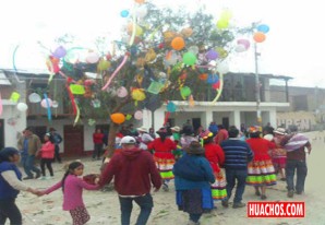 Gran yunza carapulcrada en el Club Social Huachos - Pueblo Nuevo, Chincha Gran yunza carapulcrada en el Club Social Huachos - Pueblo Nuevo, Chincha