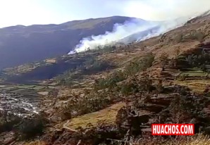 Incendio forestal en el distrito de Huachos a la altura del cerro Cuchicancha | VIDEO Incendio forestal en el distrito de Huachos a la altura del cerro Cuchicancha | VIDEO