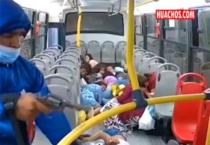 Delincuentes armados asaltan bus en Piura, fue capturado uno de ellos | VIDEO Delincuentes armados asaltan bus en Piura, fue capturado uno de ellos | VIDEO