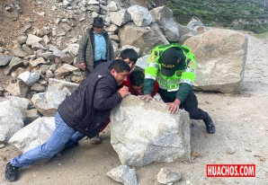 Como ya es una tradición costumbrista, hubo derrumbes en el carretera a la altura de Guanopata Como ya es una tradición costumbrista, hubo derrumbes en el carretera a la altura de Guanopata