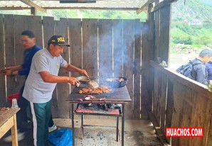 Excelente trabajo social de los efectivos de la Comisaría Distrital de Huachos Excelente trabajo social de los efectivos de la Comisaría Distrital de Huachos