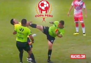 Arbitro responde con una "patada voladora" el ataque traicionero del entrenador de un equipo | VIDEO Arbitro responde con una "patada voladora" el ataque traicionero del entrenador de un equipo | VIDEO