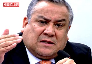 El colérico primer ministro Gustavo Adrianzen renunció al cargo El colérico primer ministro Gustavo Adrianzen renunció al cargo