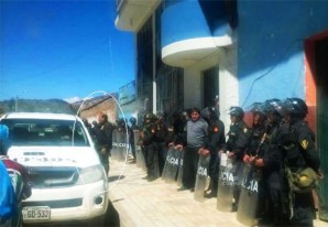 Últimos instantes de un PNP que va morir en el ejercicio de sus funciones Últimos instantes de un PNP que va morir en el ejercicio de sus funciones