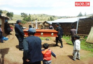 Policías samaritanos ofrecen el ataúd a una familia que lo necesitaba Policías samaritanos ofrecen el ataúd a una familia que lo necesitaba