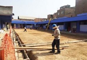 Sigue cayendo la lluvia de millones de soles para colegios y escuelas huancavelicanas Sigue cayendo la lluvia de millones de soles para colegios y escuelas huancavelicanas