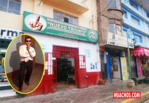 Romel le hace una señal con el dedo a los asociados de la Cooperativa Nuevo Triunfo Romel le hace una señal con el dedo a los asociados de la Cooperativa Nuevo Triunfo