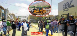 Chinchanos realizan marcha de protesta para exigir obras ya que el fenómeno del Niño se aproxima Chinchanos realizan marcha de protesta para exigir obras ya que el fenómeno del Niño se aproxima