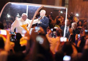 El Papa cargó contra la corrupción y las ideologías en uno de los discursos más duros de su viaje El Papa cargó contra la corrupción y las ideologías en uno de los discursos más duros de su viaje