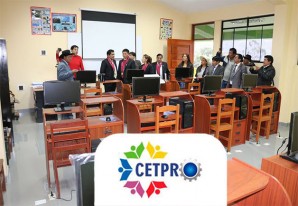 Gobernador Regional Glodoaldo Alvarez inaugura un local para el CETPRO de Huaytará Gobernador Regional Glodoaldo Alvarez inaugura un local para el CETPRO de Huaytará