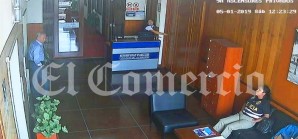 Cámaras captan al exfiscal de la Nación P. Chavarry “con las manos en la masa” Cámaras captan al exfiscal de la Nación P. Chavarry “con las manos en la masa”