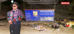 Para el alcalde folclórico Balbino, la basura es parte del paisaje urbano de su ciudad Para el alcalde folclórico Balbino, la basura es parte del paisaje urbano de su ciudad