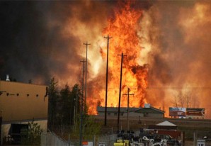 Incendio dantesco en la provincia de Alberta (Canadá) sigue causando estragos Incendio dantesco en la provincia de Alberta (Canadá) sigue causando estragos