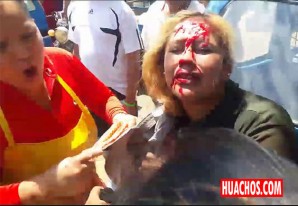 Así controlan el orden público los policías municipales en el Mercado de Abastos Así controlan el orden público los policías municipales en el Mercado de Abastos