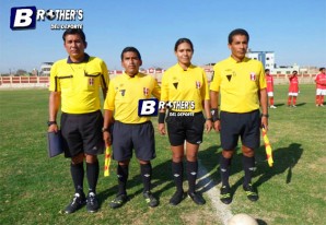Lluvia de insultos y agresiones verbales a una arbitro en el fútbol macho de Ica Lluvia de insultos y agresiones verbales a una arbitro en el fútbol macho de Ica